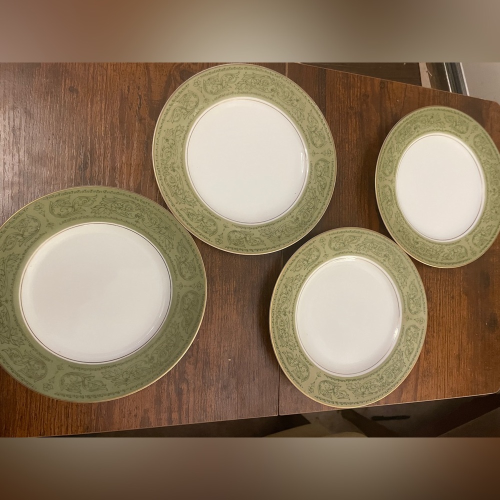 Sheffield TM Fine China JAPAN Camelot
605 set of 4 replacement 6 1/4” green gold